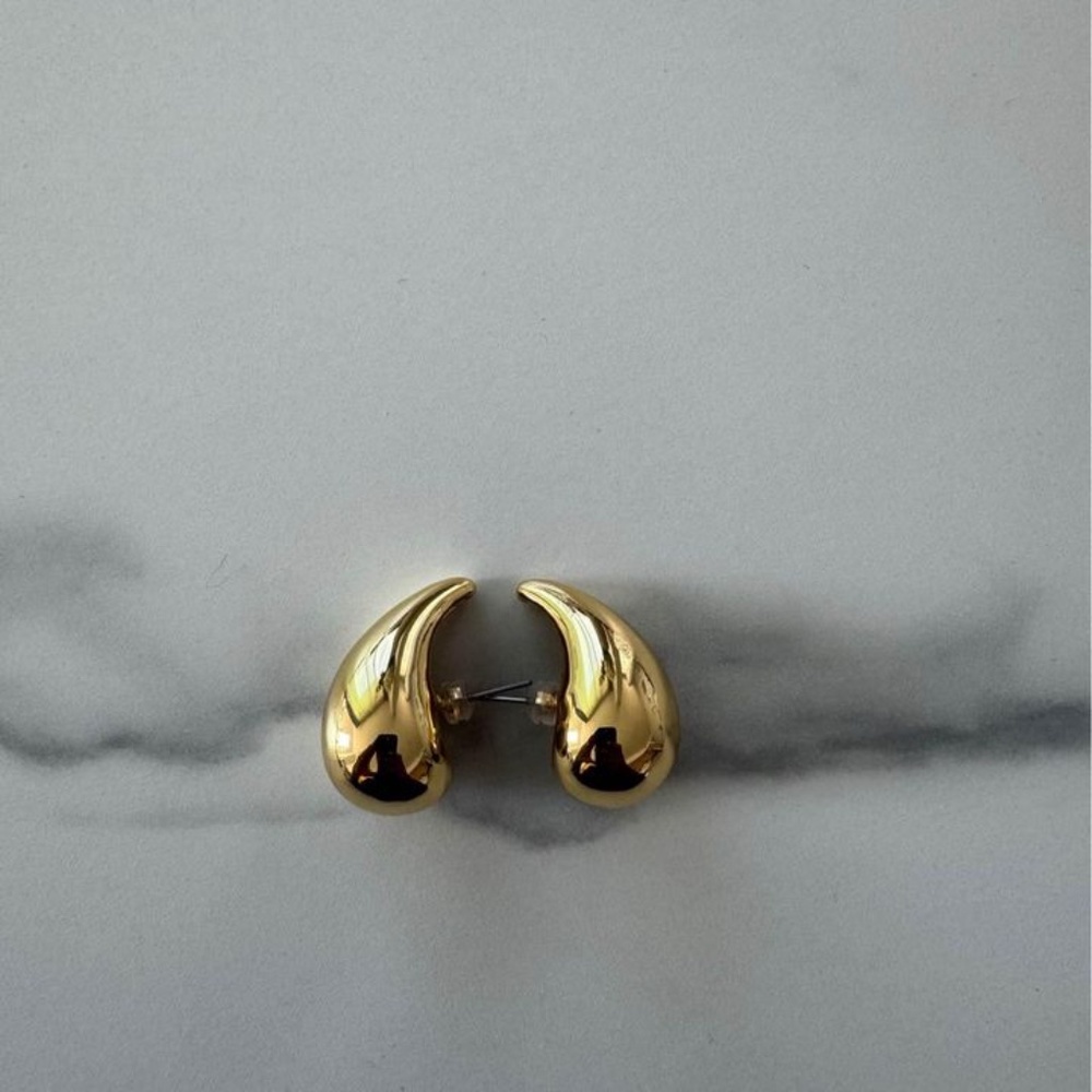 Drop earring from Khoi